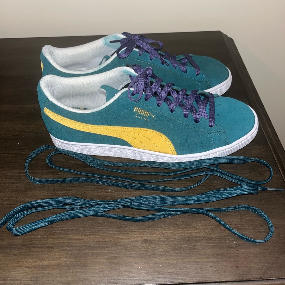 Puma Suede Teams II Sneakers. Size 10